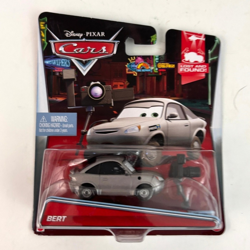 2015 Disney Pixar Cars Bert with Camera #7/8 Lost and Found CJM27 Sealed